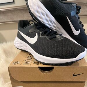 Womens Nike Revolution 9